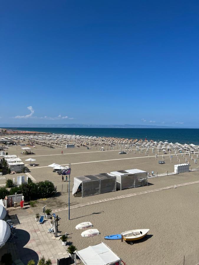 Al Delfino Blu Hotell Margherita Di Savoia Eksteriør bilde
